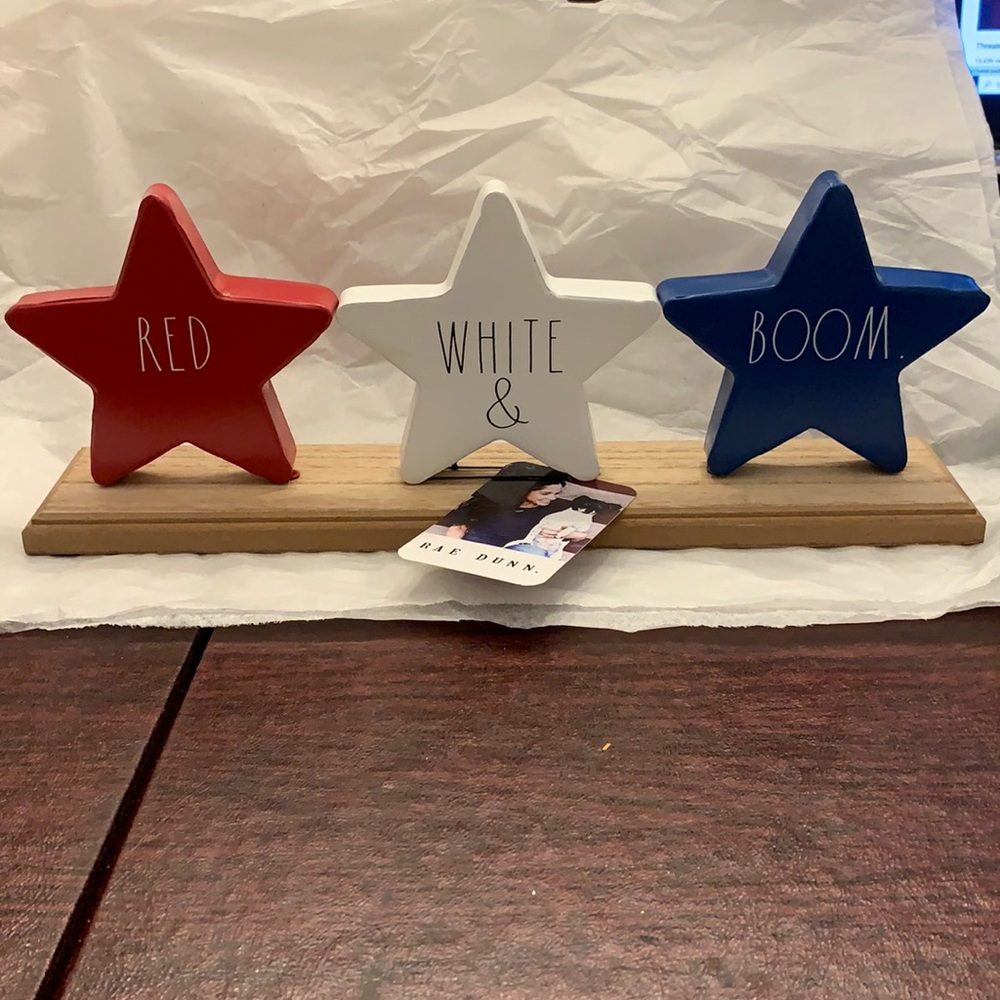RAE DUNN, Three stars decor, RED, WHITE& BOOM.